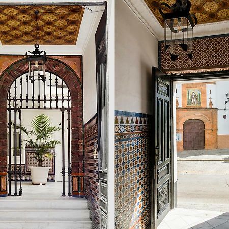 Апартаменты Santa Paula Pool & Luxury Севилья Экстерьер фото